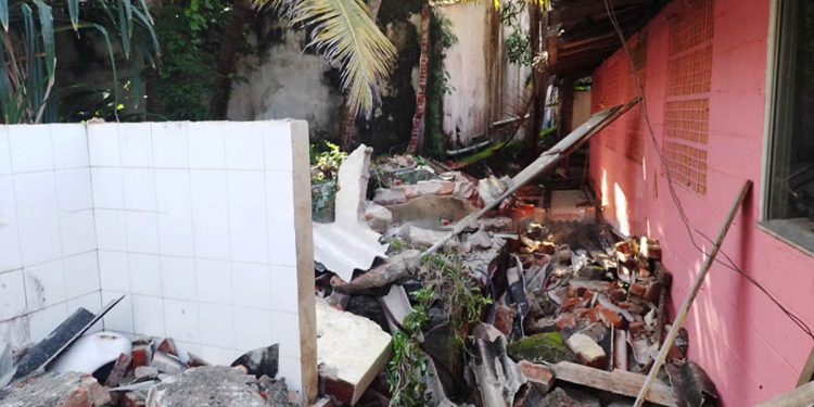 An unsecured wall collapsed near the Maharagama President’s Primary School and a student was injured! Sri Lanka Latest News