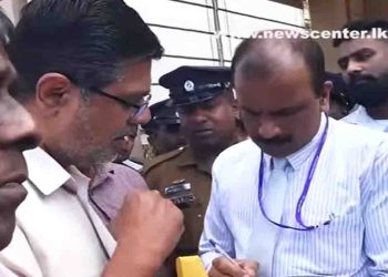Mujibur goes to the Presidential Secretariat asking the President to abolish the Rajapaksa’s civic rights! Presents a memorandum! VIDEO I Sri Lanka Latest News