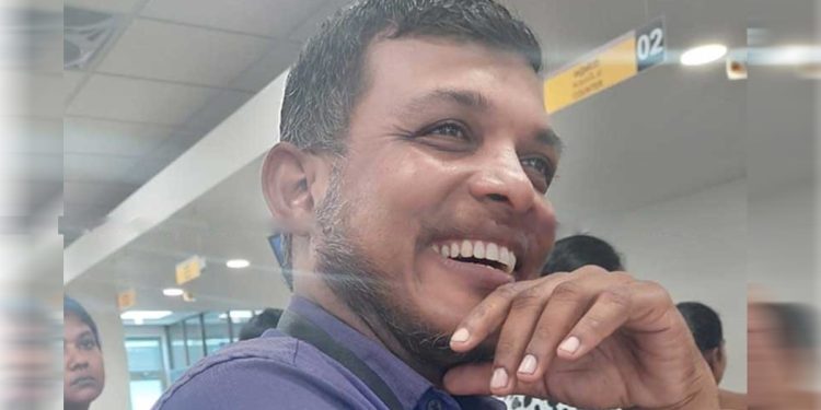 An act of rare honesty in a dishonest milieu: an individual returned 50 lakhs he picked up on the ground! Sri Lanka Latest News