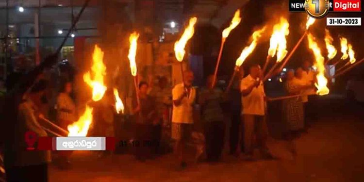 ‘They have increased everything! What is the purpose of taking IMF money after making people suffer like this?’ People all over the country lit torches in protest against the electricity bill on the streets last night! VIDEO I Sri Lanka Latest News