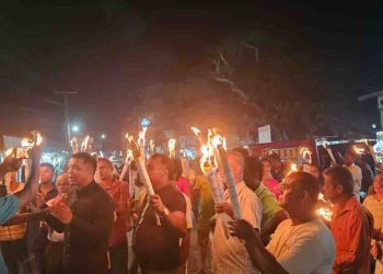 SJB holds torches with the people at Bandaragama-Tissamaharama-Weligama! VIDEO & PHOTOS I Sri Lanka Latest News