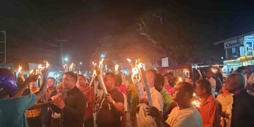 SJB holds torches with the people at Bandaragama-Tissamaharama-Weligama! VIDEO & PHOTOS I Sri Lanka Latest News