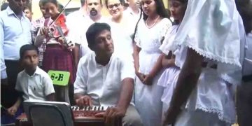 The opposition leader who distributed gifts to the children of Matale sang ‘Bahung Sahassa’ with the children! while playing Serpina…! VIDEO I Sri Lanka Latest News