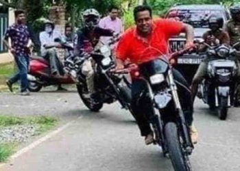 State minister Sanath Nishantha, who forcibly snatched the files of the opposition leader, was banned from parliament for two weeks! VIDEO I Sri Lanka Latest News