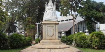 The statue of queen Victoria removed from the President house placed at the art gallery now taken to the victoria dam site I Sri Lanka Latest News
