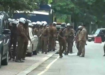 Amidst Parliamentary debate security tighten suddenly on cricket board !  All entry roads are closed! VIDEO I Sri Lanka Latest News