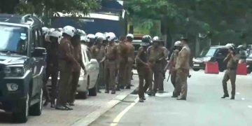 Amidst Parliamentary debate security tighten suddenly on cricket board !  All entry roads are closed! VIDEO I Sri Lanka Latest News