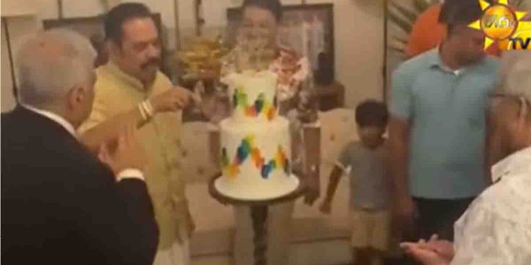 Happy birthday to you…! Happy Birthday to you…!’ Ranil-Gota-Namal-Chichi-Shiranti congratulates Mahinda by cutting a big cake! Here is the video! VIDEO I Sri Lanka Latest News