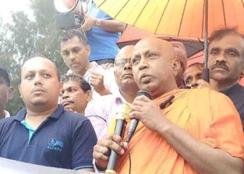 A large crowd to Nuwara Eliya to save the post office! A Large police presence! VIDEO I Sri Lanka Latest News