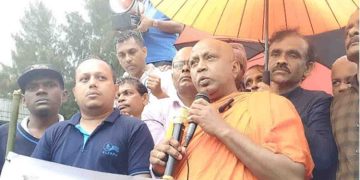 A large crowd to Nuwara Eliya to save the post office! A Large police presence! VIDEO I Sri Lanka Latest News