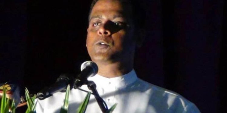Something that has never happened in Parliament! State Minister Sanath Nishantha interrupted Sajith’s proposal against the Rajapaksas, and took away Sajith’s file! I Sri Lanka Latest News