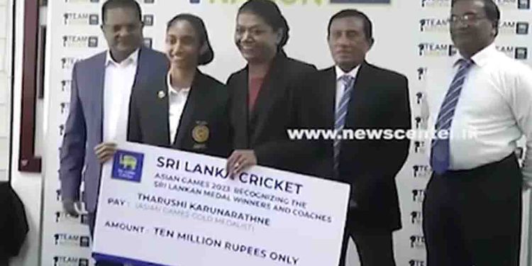 Asian games gold medalist Tharushi receives a cash grant from SLC: Olympic medalist Susanthika praises the good gesture I Sri Lanka Latest News