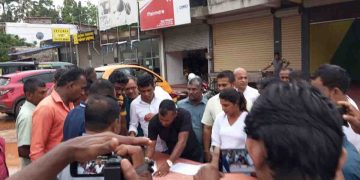 ‘Abolish the civil rights of economic killers’! SJB take the battle to the streets! Horovpotane signature campaign! PHOTOS I Sri Lanka Latest News