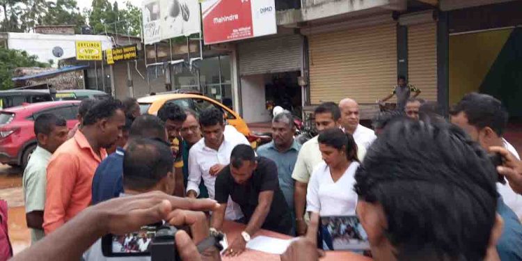 ‘Abolish the civil rights of economic killers’! SJB take the battle to the streets! Horovpotane signature campaign! PHOTOS I Sri Lanka Latest News