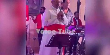 Christmas season begins! Cardinal sings a beautiful song with a band!  VIDEO I Sri Lanka Latest News
