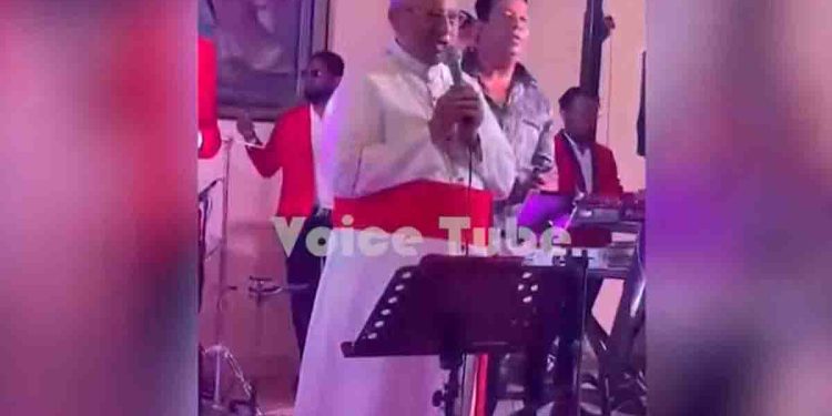 Christmas season begins! Cardinal sings a beautiful song with a band!  VIDEO I Sri Lanka Latest News