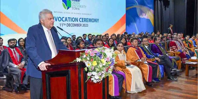 The President joins the graduation ceremony of NSBM Green University! PHOTOS I Sri Lanka Latest News