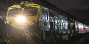 The night mail train in Kondavil was stoned.! Sri Lanka Latest News
