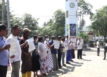 11 veterinarians have left the country! One of the remaining two has been transferred! The other person is on sick leave! 3000 dairy farmers in the Central Province protest! Sri Lanka Latest News