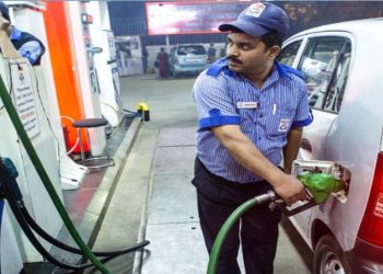 Fuel consumption dropped by 50% over the long weekend: Filling station owners I Sri Lanka Latest News