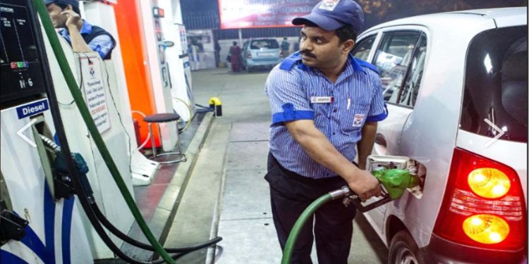 Fuel consumption dropped by 50% over the long weekend: Filling station owners I Sri Lanka Latest News