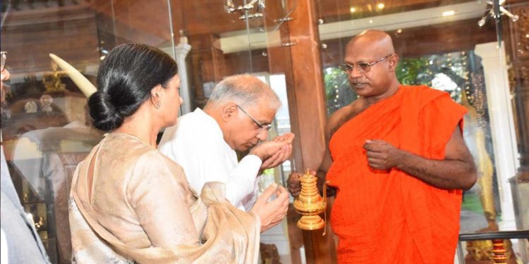 High Commissioner of India visits Gangaramaya Temple I Sri Lanka Latest News