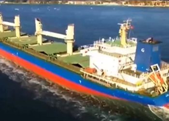 Indian naval warship INS Chennai reaches hijacked vessel near Somalia, issues warning to pirates I Sri Lanka Latest News