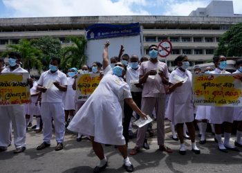 Today, 72 health unions went on strike and took to the streets, demanding a 35,000 rise for doctors! It’s a waste of time to go to the hospital today for medicine! Sri Lanka Latest News