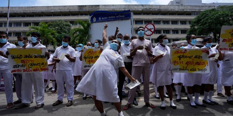 Today, 72 health unions went on strike and took to the streets, demanding a 35,000 rise for doctors! It’s a waste of time to go to the hospital today for medicine! Sri Lanka Latest News
