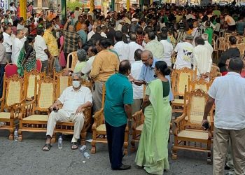 Sarath Fonseka Makes Surprise Appearance at Sajith’s Mahara Rally Despite Recent Legal Feud and Criticism; Sits Alone, Unnoticed! VIDEO I Sri Lanka Latest News