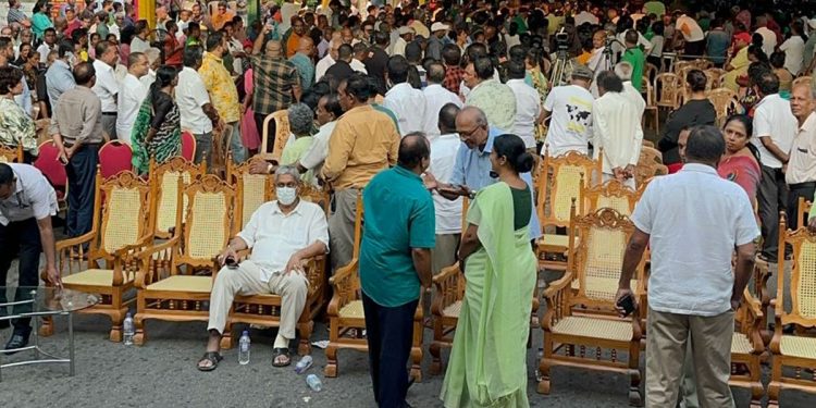 Sarath Fonseka Makes Surprise Appearance at Sajith’s Mahara Rally Despite Recent Legal Feud and Criticism; Sits Alone, Unnoticed! VIDEO I Sri Lanka Latest News
