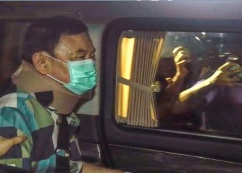 Former Thai PM Thaksin Shinawatra released on parole from police hospital
