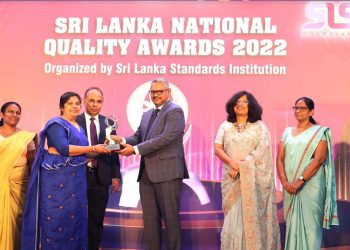 SLSI honours ComBank for winning ‘World Class’ Global Performance Excellence Award