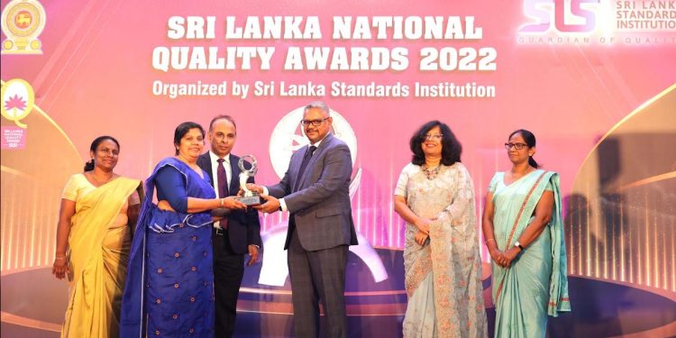 SLSI honours ComBank for winning ‘World Class’ Global Performance Excellence Award