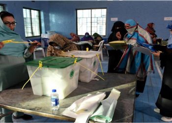 Jailed Khan’s allies running close race in Pakistan poll I Sri Lanka Latest News