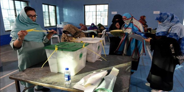 Jailed Khan’s allies running close race in Pakistan poll I Sri Lanka Latest News