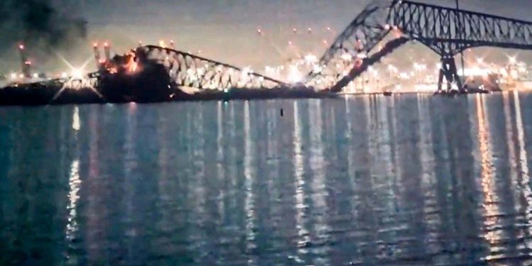 International media reports indicate that a ship destined for Sri Lanka collided with the large bridge spanning the Patapsco River in Baltimore, America