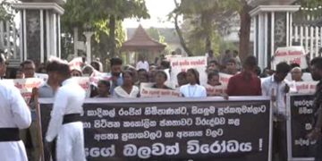 The Pitipana Lellame incident is not over yet! A peaceful protest in front of the Katuwapitiya Church today against the Fishermen’s Society who came in front of the cardinal’s office and scolded them in an ugly way! VIDEO I Sri Lanka Latest News