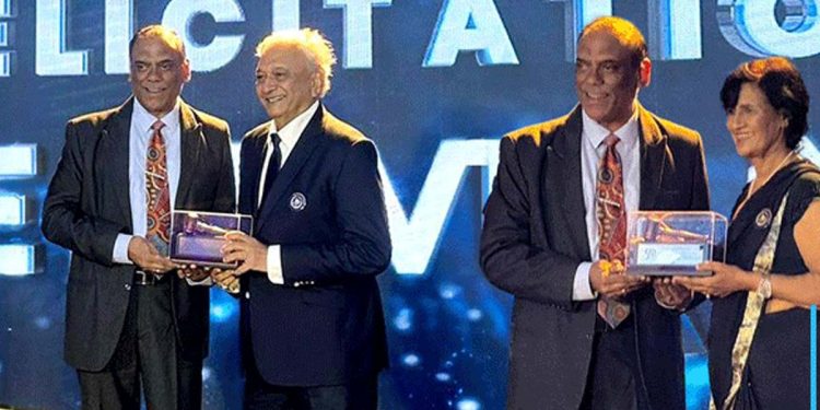 Sri Lanka Bar Association honoured Mr. Laxman Kiriella the chief organizer of the opposition and Mrs. Shamen Kiriella, for completing 50 years in the legal profession. Sri Lanka Latest News