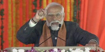 Kashmir: Modi hails tourism dividend on first visit since imposing direct rule