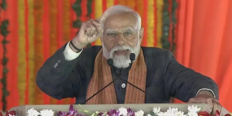 Kashmir: Modi hails tourism dividend on first visit since imposing direct rule