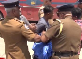 Kalutara Protests Escalate Over Rising Cost of Living: Clash Between Police and Demonstrators Ignited by Tent Dispute! Video – Sri LankaLatest News