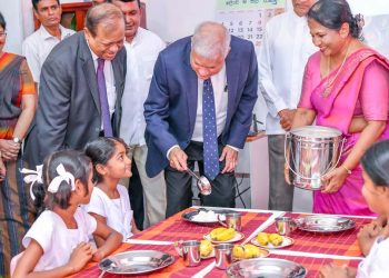 The school lunch programme begins! The president himself comes to distribute food to the children.! PHOTOS I Sri Lanka Latest News