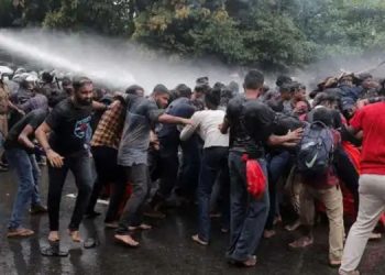 Police Employ Water Cannon to Disperse Inter-University Student Protest in Borella; Convener Arrested!