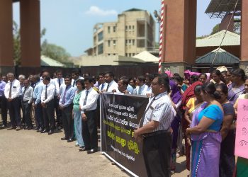 State officials took to the streets against the dismissal of the North-West Provincial Secretary! I Sri Lanka Latest News