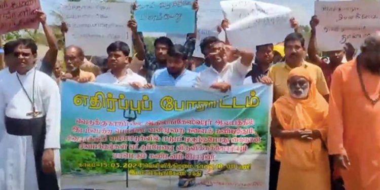8 people who had a pooja in the Shiva temple located on a big rock in Vanni are caught! Protesters demanding release! I Sri Lanka Latest News