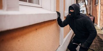 Thieves broke into fmr. minister Ronnie de Mel’s house! Valuable goods removed! Sri Lanka Latest News