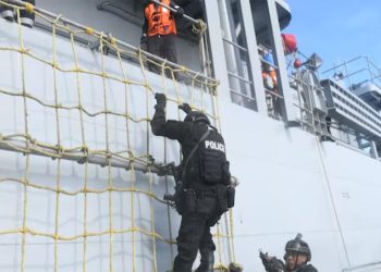 Indian Navy thwarts pirates’ attack on Bangladeshi vessel near Somalia