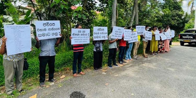 Protesters Condemn JVP’s Controversial Statements, Demand Accountability for Victims of ’88-89 Terror period  | Sri Lanka Latest News
