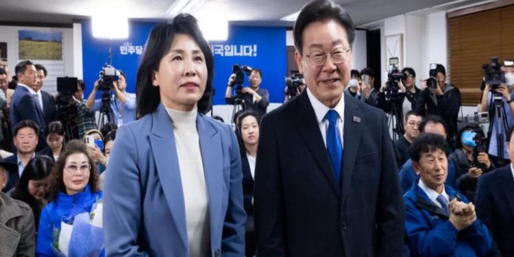 South Korean opposition wins parliamentary vote in landslide